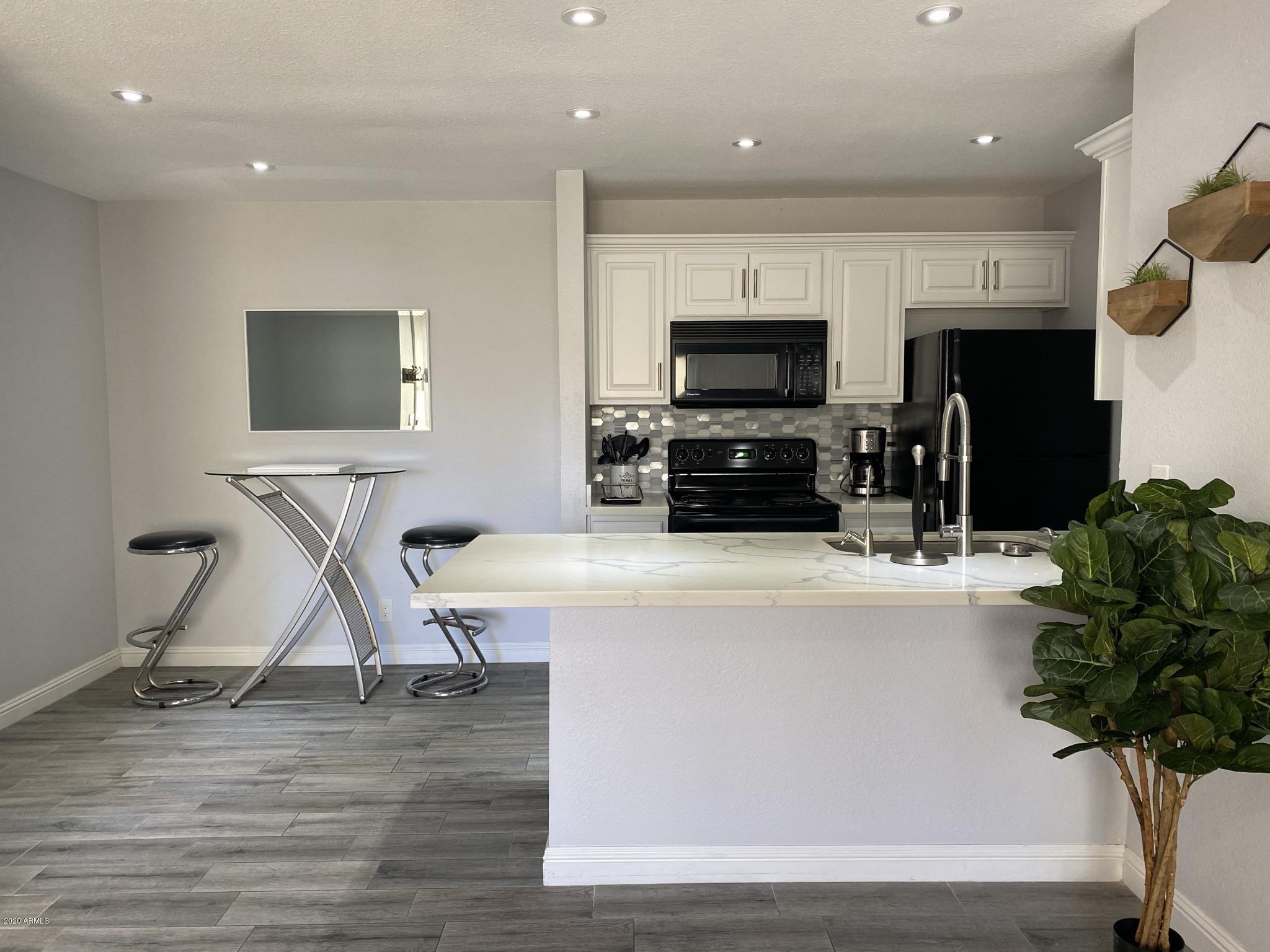 8055 East Thomas Road, Unit C109 Scottsdale, AZ 85251 - Photo 11 of 35 Kitchen and Dining Room