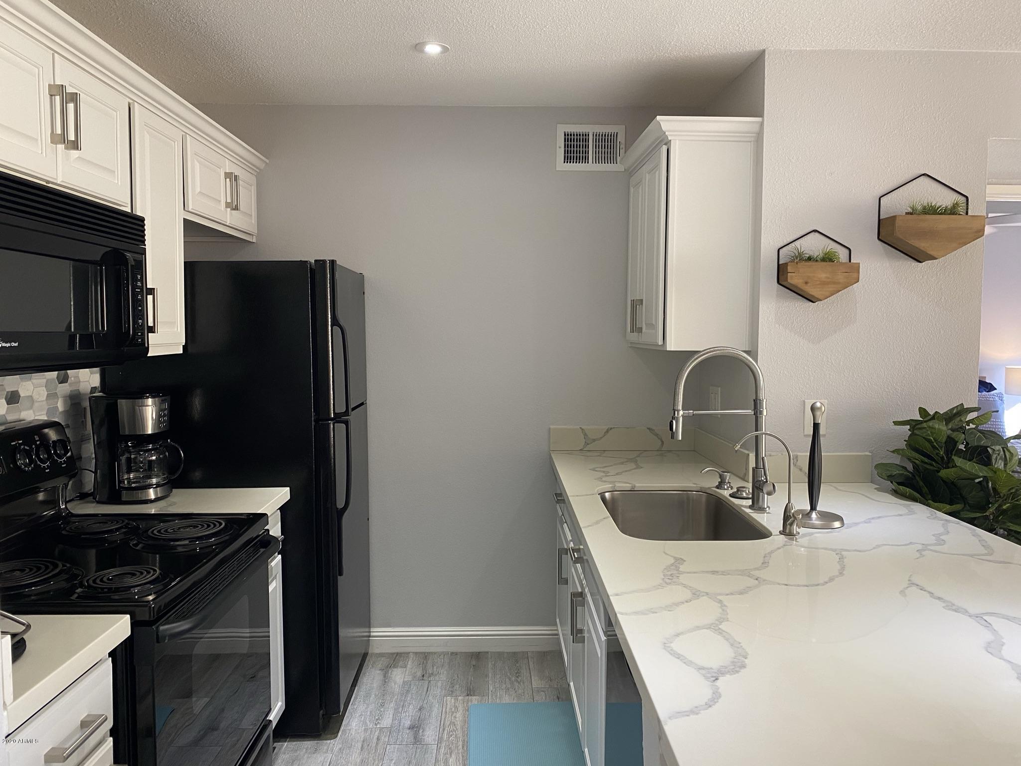 8055 East Thomas Road, Unit C109 Scottsdale, AZ 85251 - Photo 6 of 35 Kitchen III