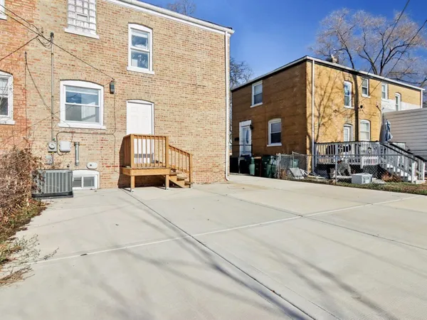 a picture of a bench in a white building