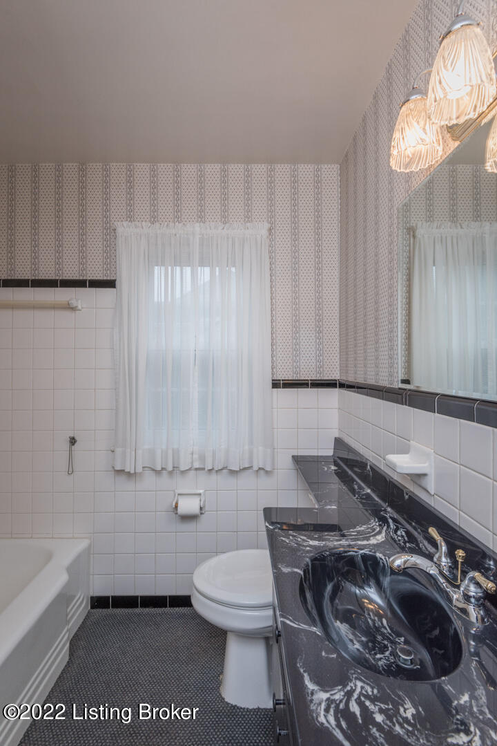 513 Brookview Road Louisville, KY 40207 - Photo 26 of 68 006