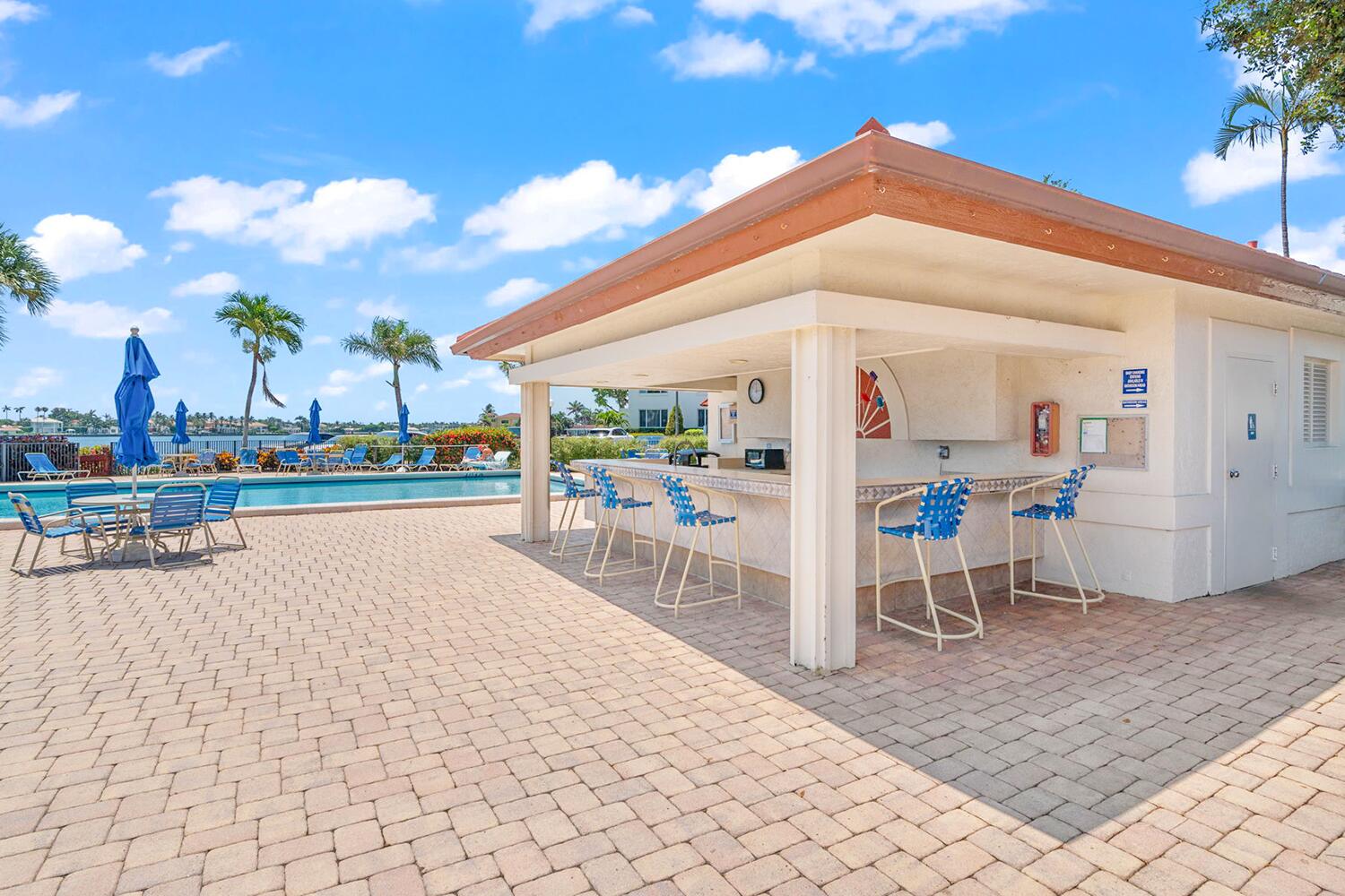 103 Half Moon Circle, Unit D2 Hypoluxo, FL 33462 - Photo 16 of 26 a view of a terrace