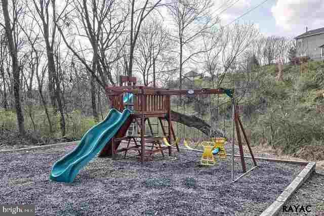 339 Greendale Road York, PA 17403 - Photo 33 of 36