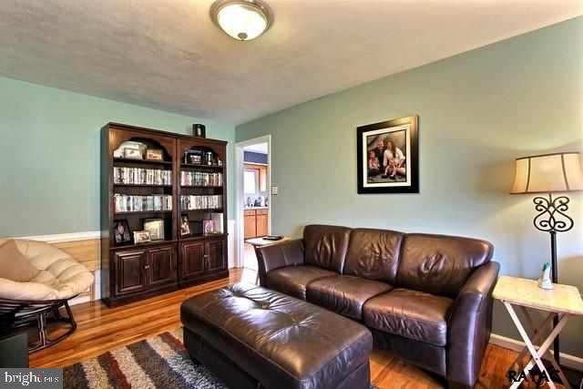 339 Greendale Road York, PA 17403 - Photo 5 of 36