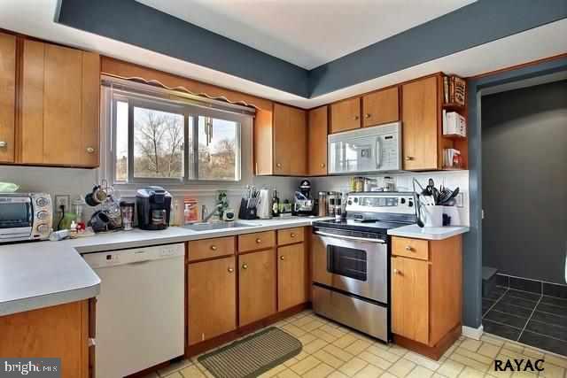 339 Greendale Road York, PA 17403 - Photo 8 of 36