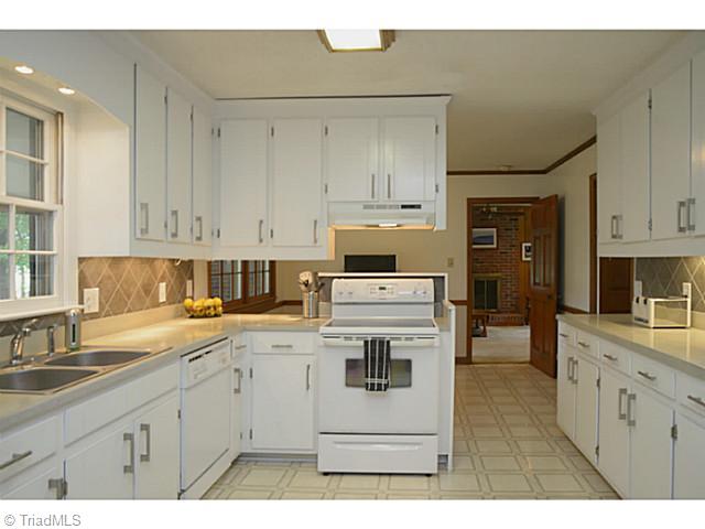 401 Pinewood Road Asheboro, NC 27205 - Photo 3 of 16 Kitchen.