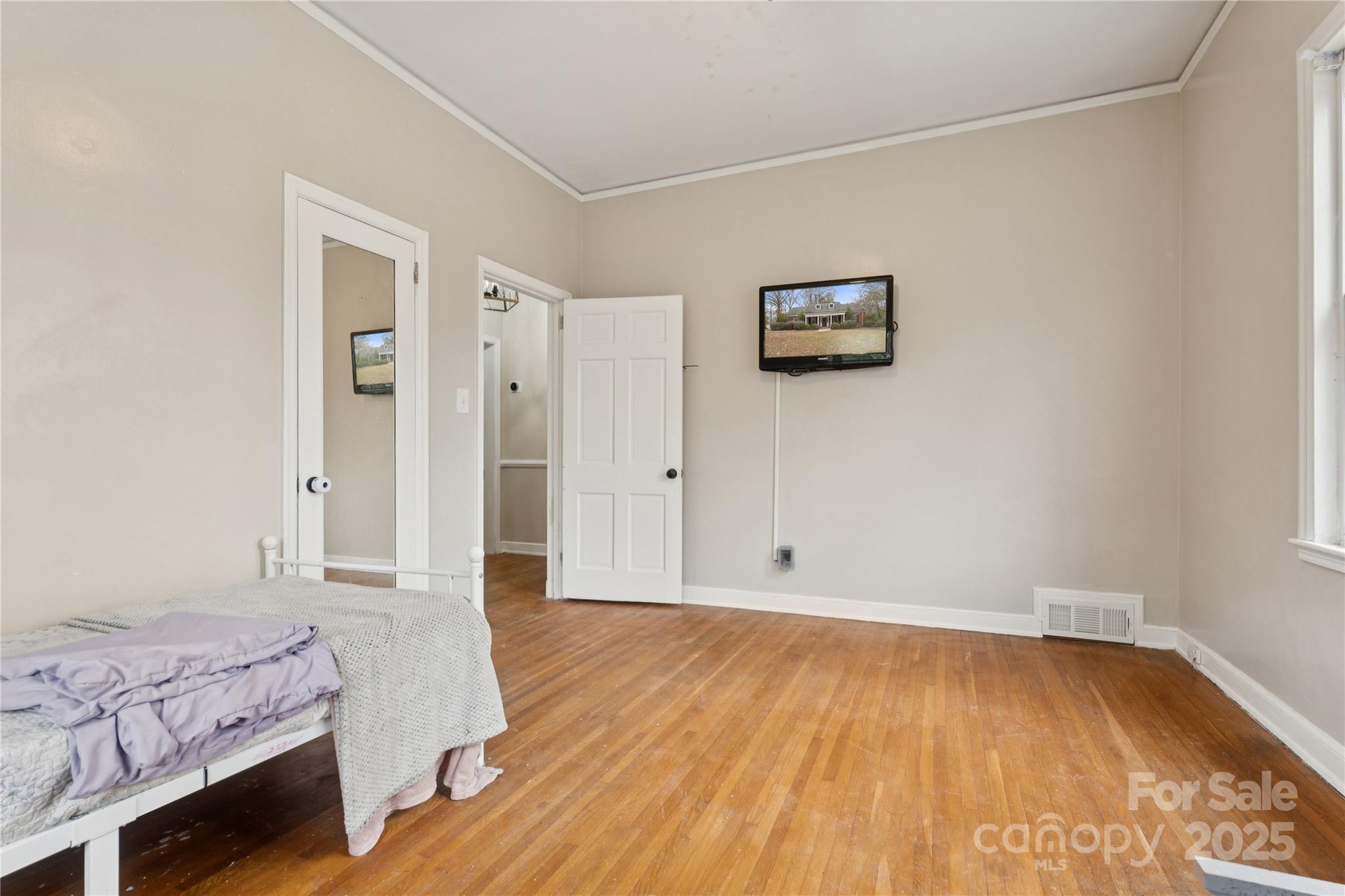 514 West Barr Street Lancaster, SC 29720 - Photo 25 of 36 a view of room with hardwood