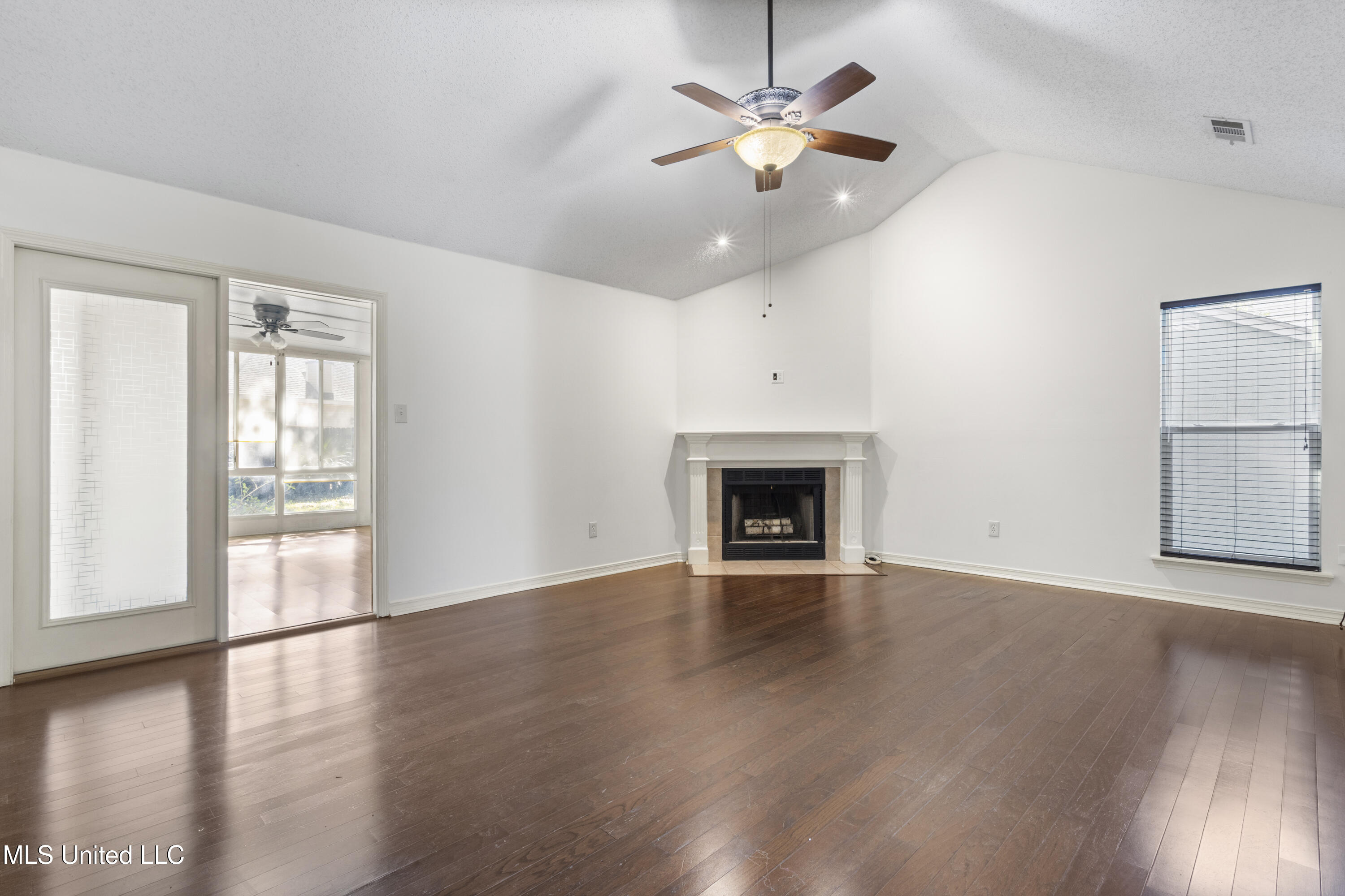 2115 Lauren Drive Biloxi, MS 39532 - Photo 11 of 28 0011