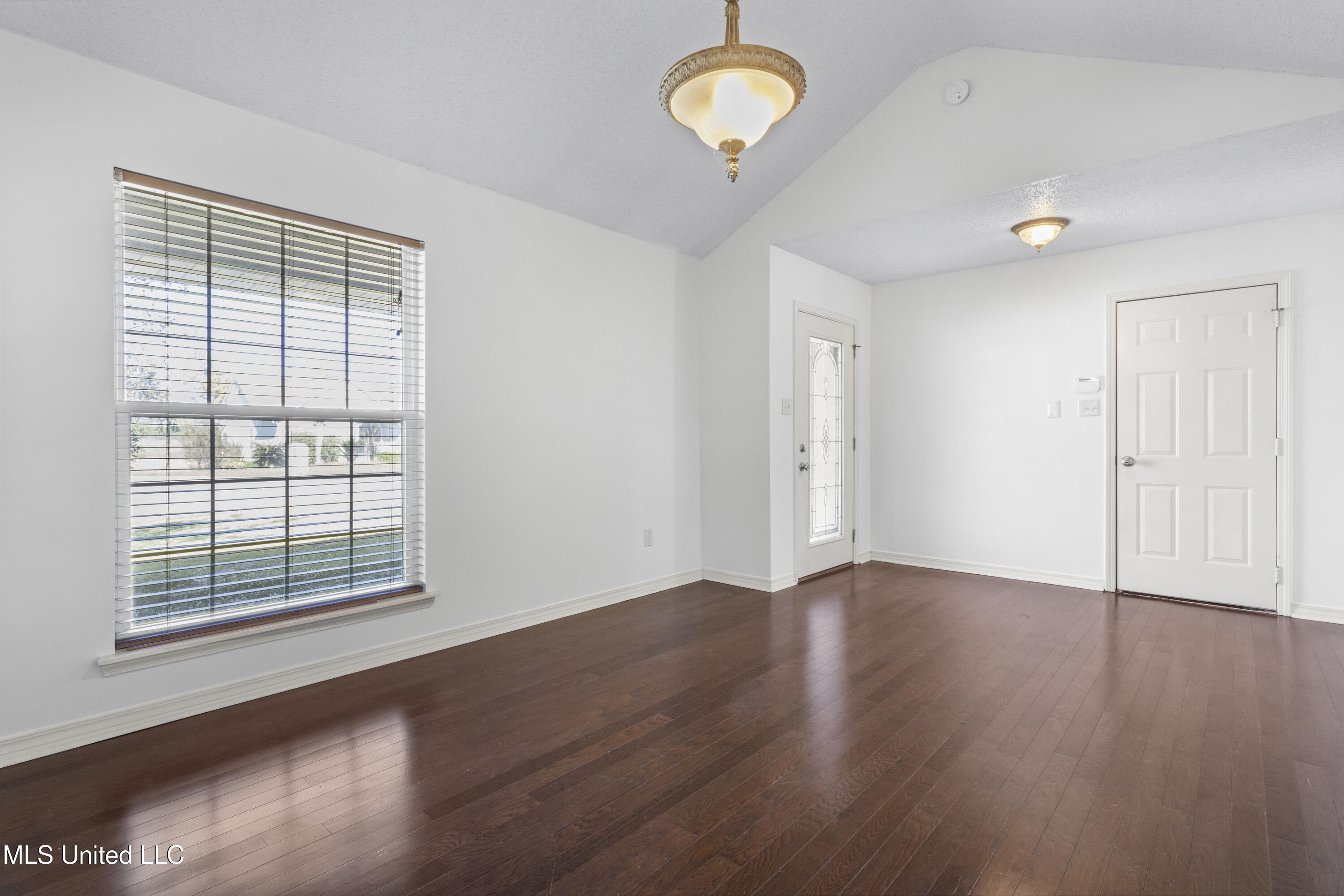 2115 Lauren Drive Biloxi, MS 39532 - Photo 5 of 28 0005