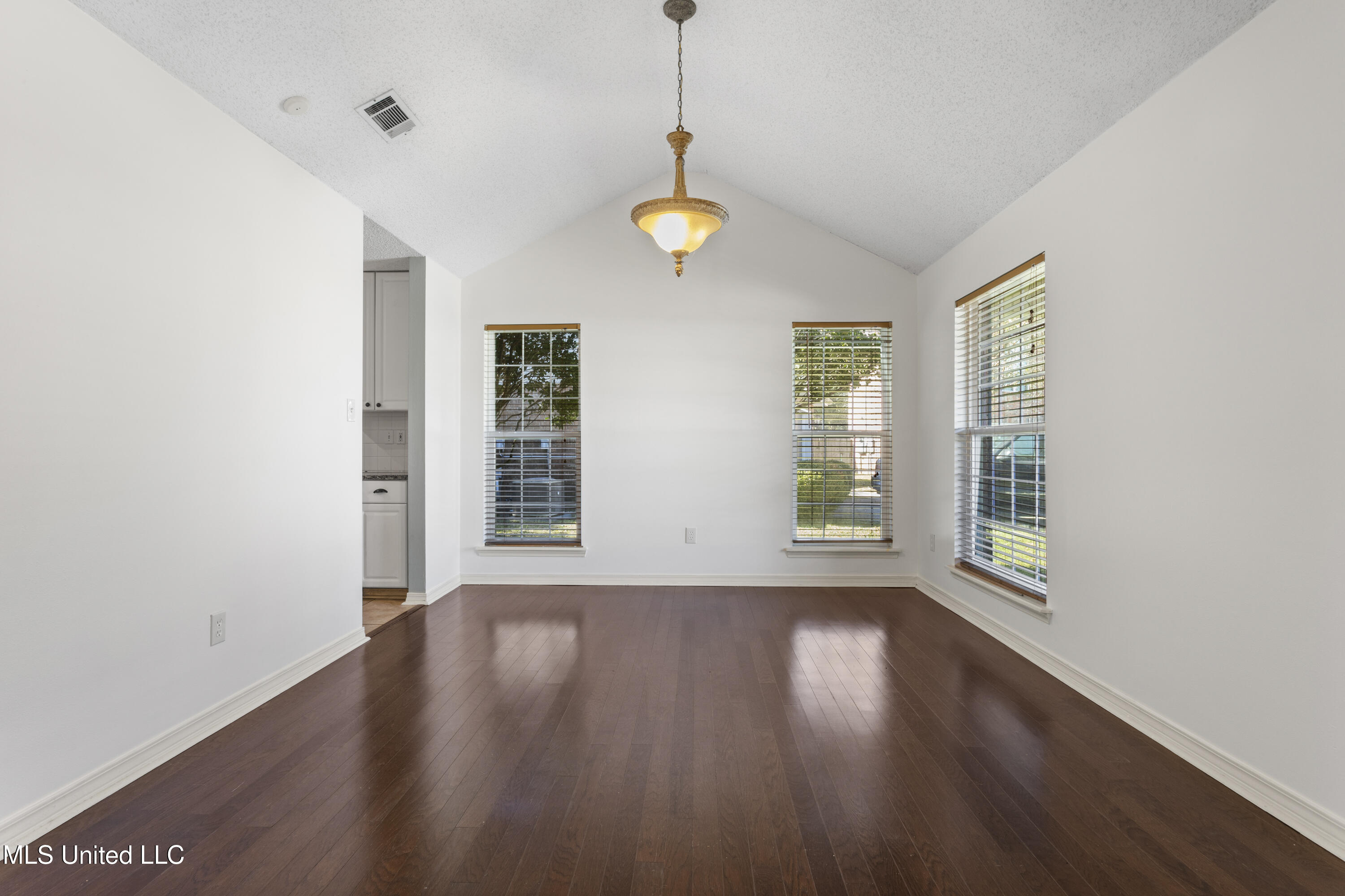 2115 Lauren Drive Biloxi, MS 39532 - Photo 6 of 28 0006