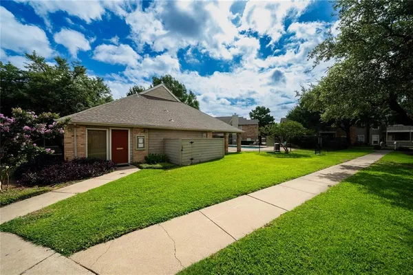 $1,900 | 1700 Amelia Court, Unit 613, Plano, TX 75075