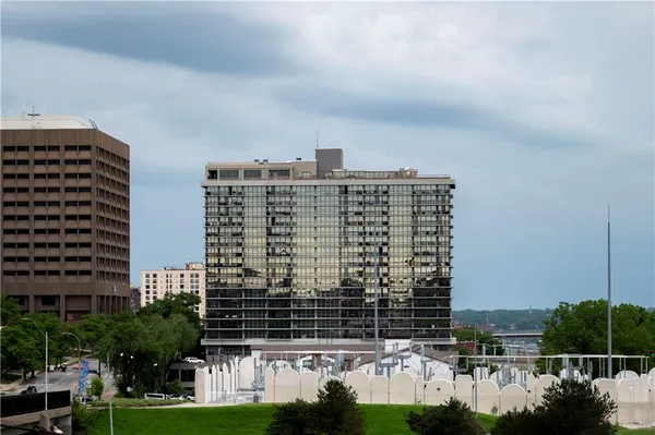 $185,000 | 600 Admiral Boulevard, Unit 604, Kansas City, MO 64106