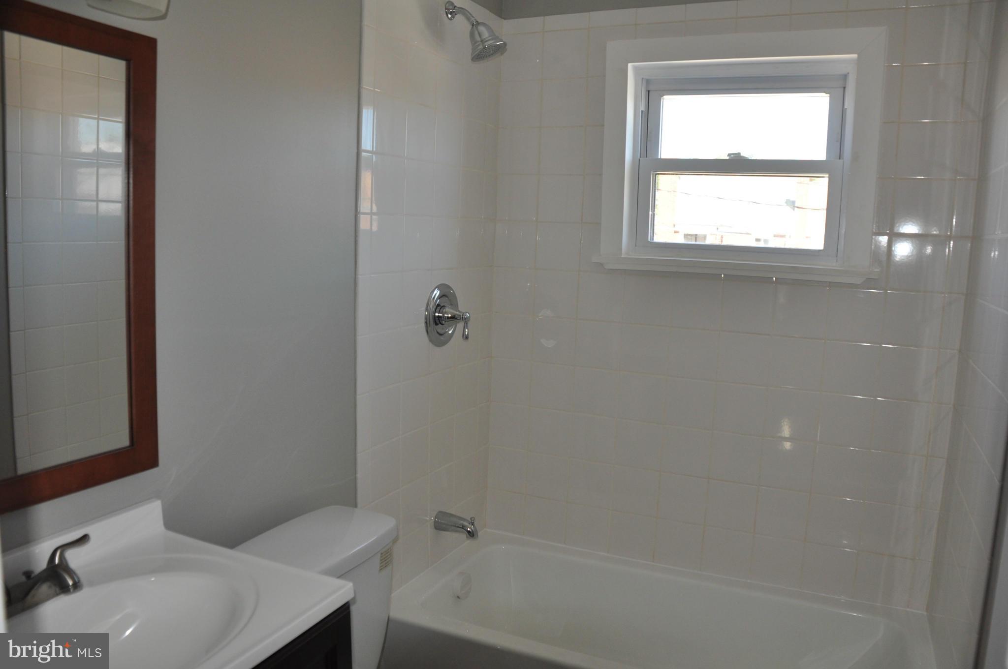 840 Arncliffe Road Baltimore, MD 21221 - Photo 12 of 27 Bath