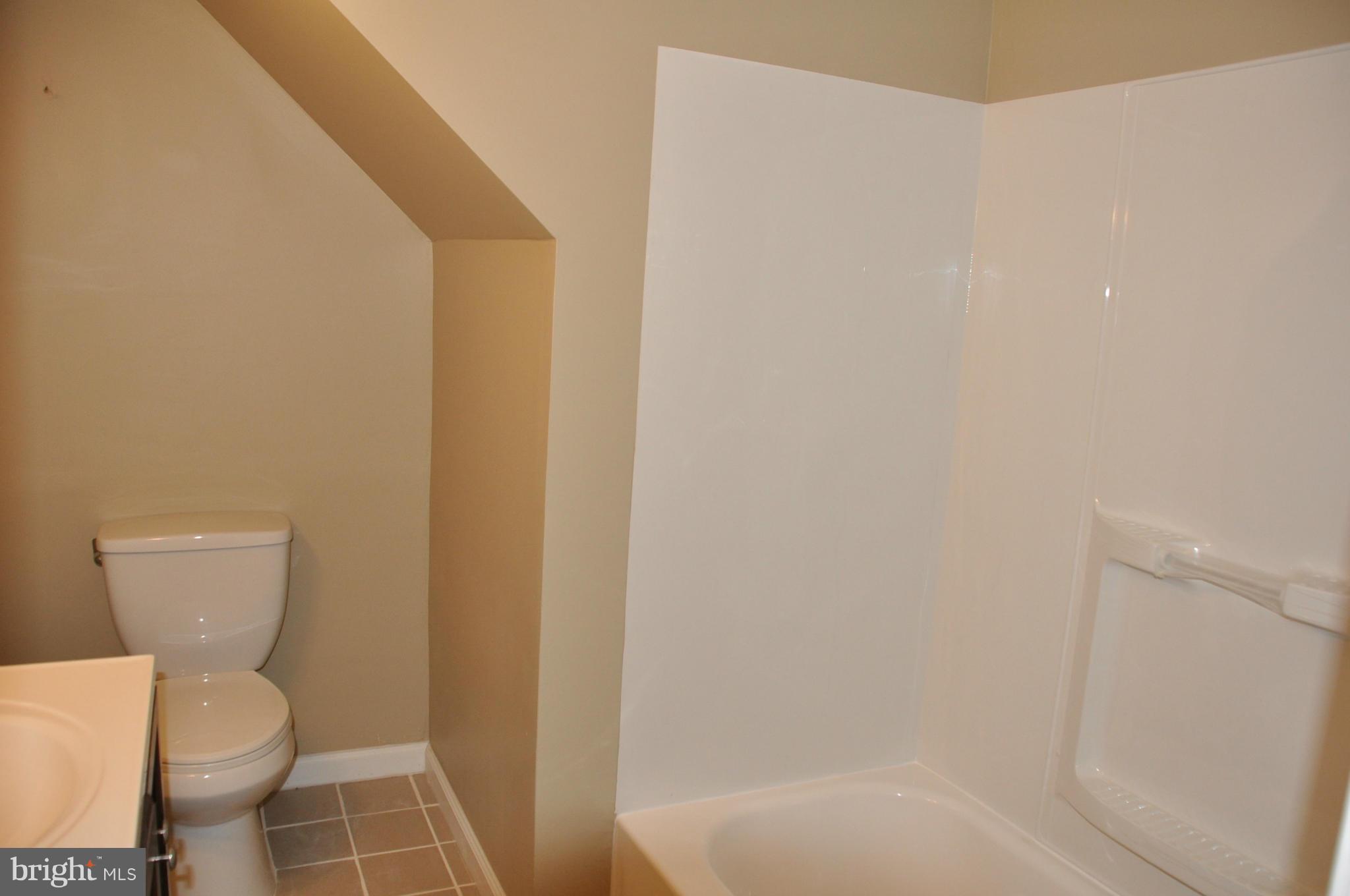 840 Arncliffe Road Baltimore, MD 21221 - Photo 21 of 27 Bath
