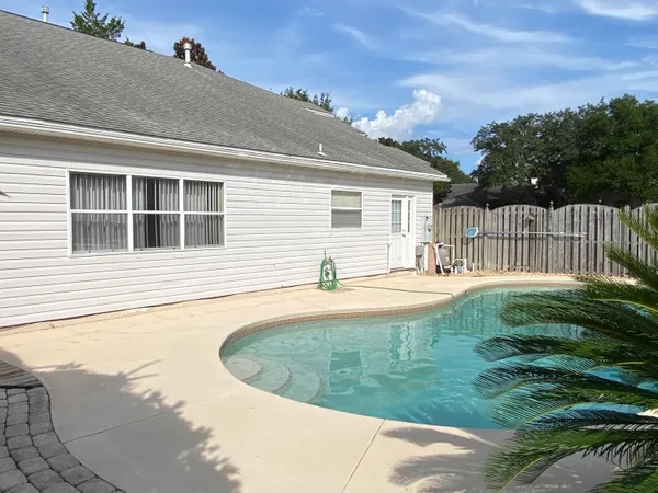 a view of a backyard with pathway