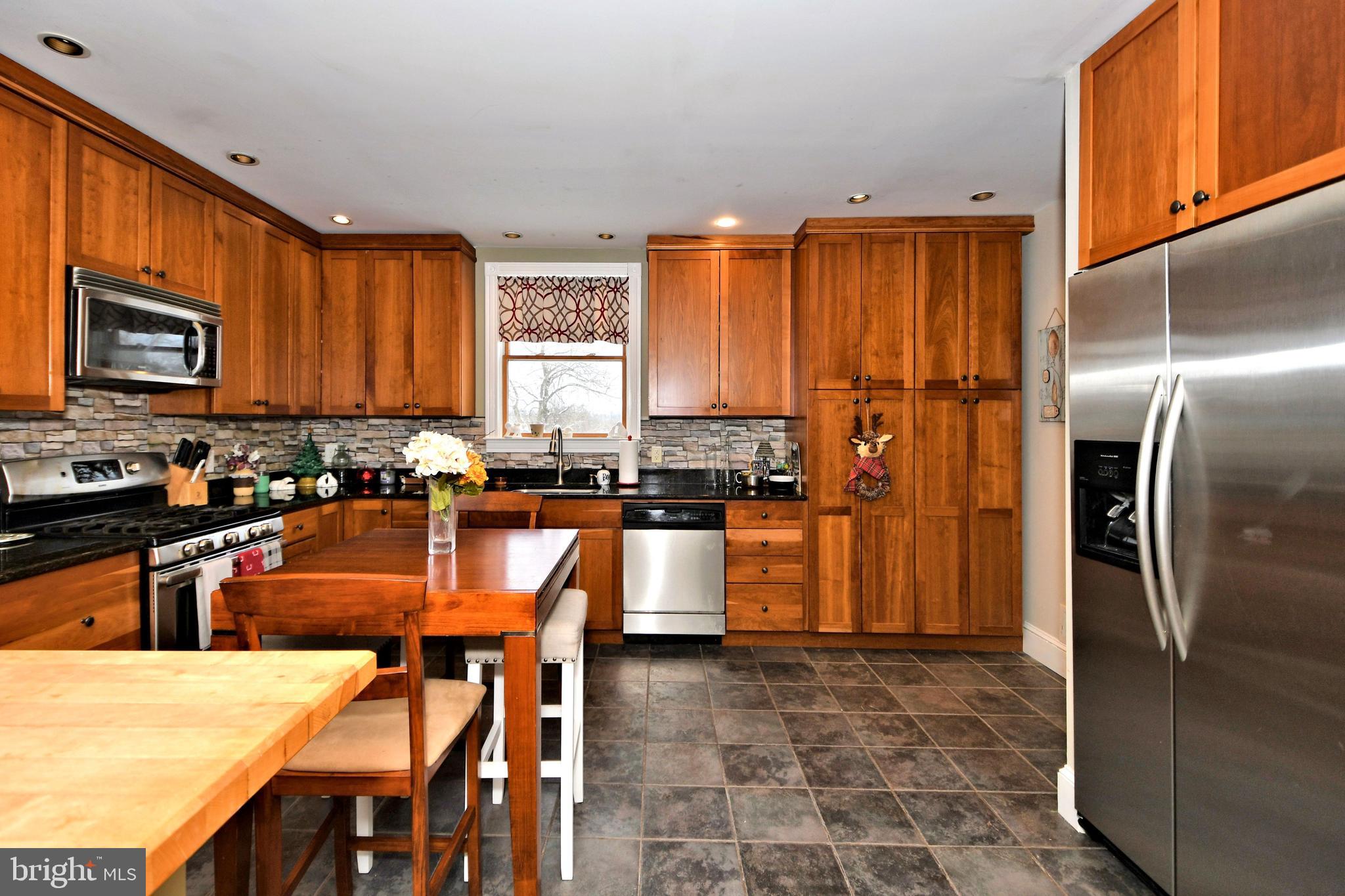 73 Dublin Road Pennington, NJ 08534 - Photo 15 of 60 Kitchen Facing dishwasher/side by sideRefrigerator
