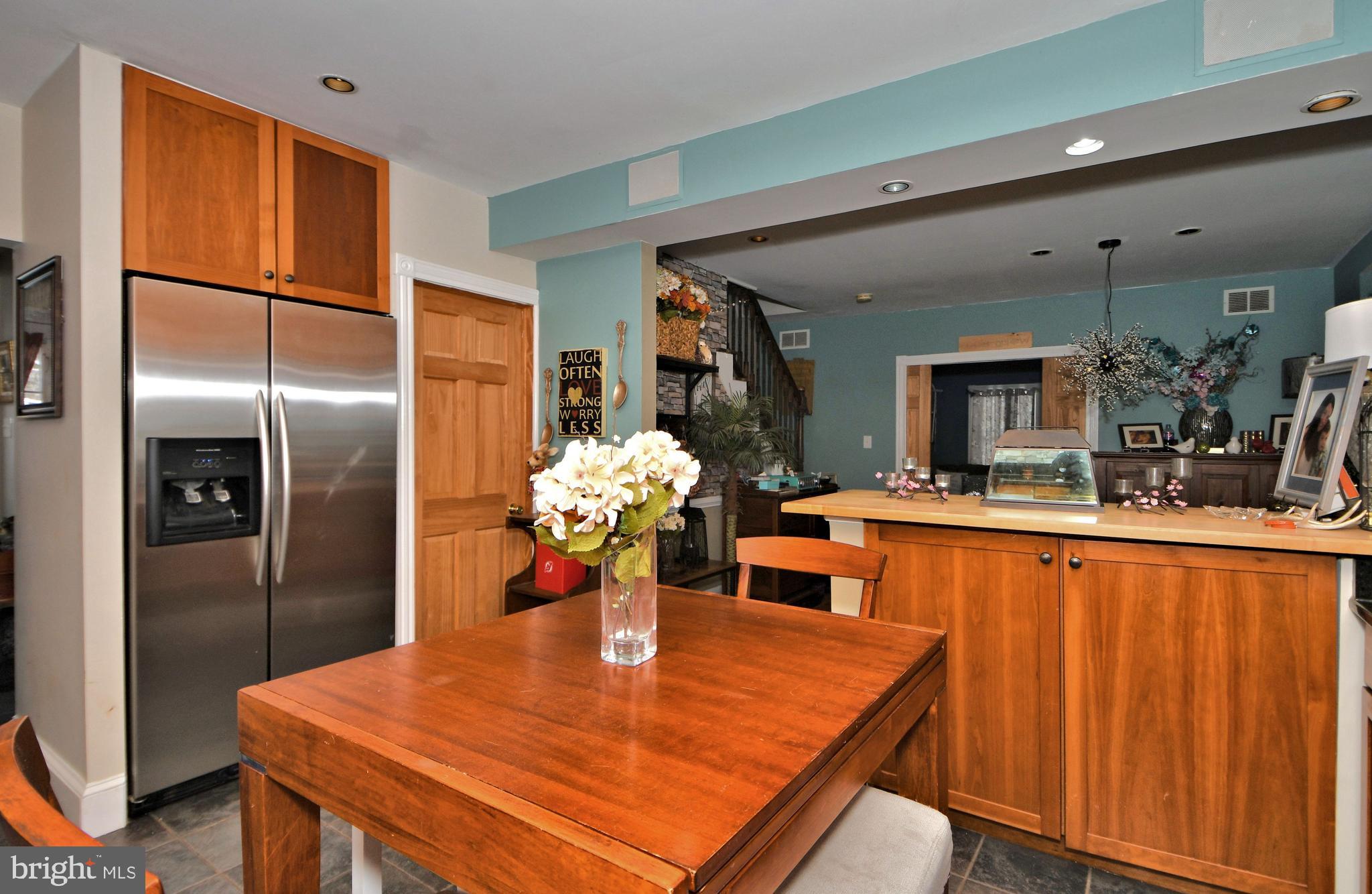 73 Dublin Road Pennington, NJ 08534 - Photo 17 of 60 Look back over counter towards Dinning rm