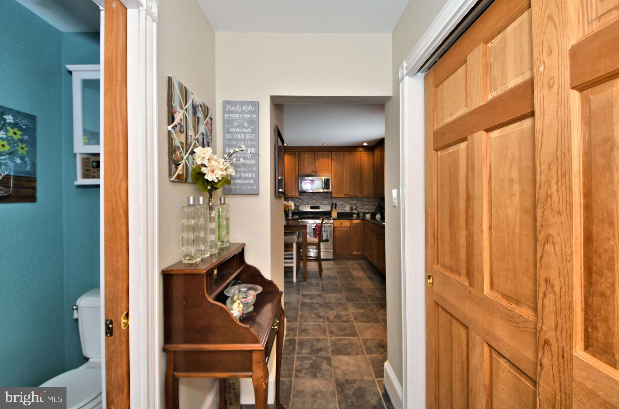 73 Dublin Road Pennington, NJ 08534 - Photo 21 of 60 Mud room entry/storage