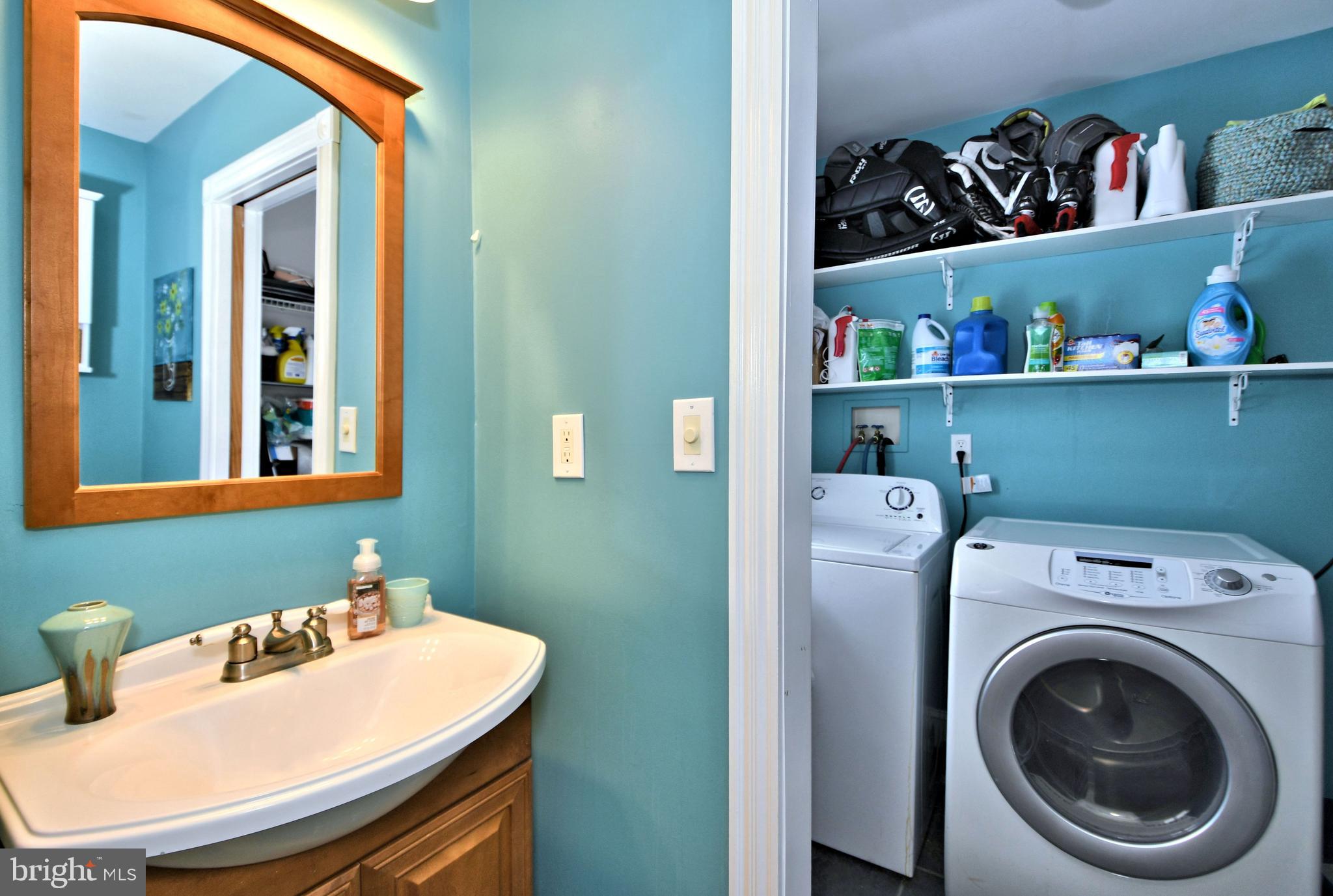 73 Dublin Road Pennington, NJ 08534 - Photo 22 of 60 Powder Room Laundry beyond