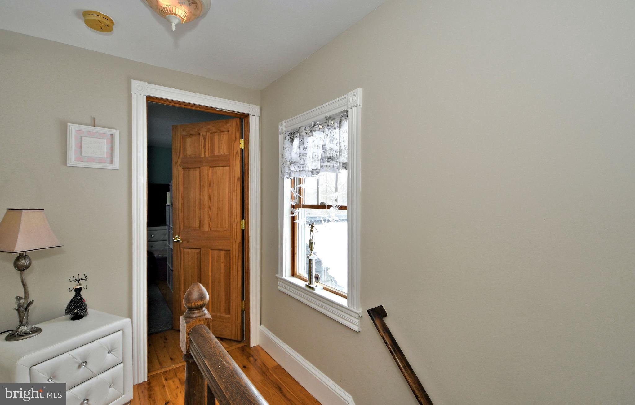 73 Dublin Road Pennington, NJ 08534 - Photo 26 of 60 Lookback over stairway