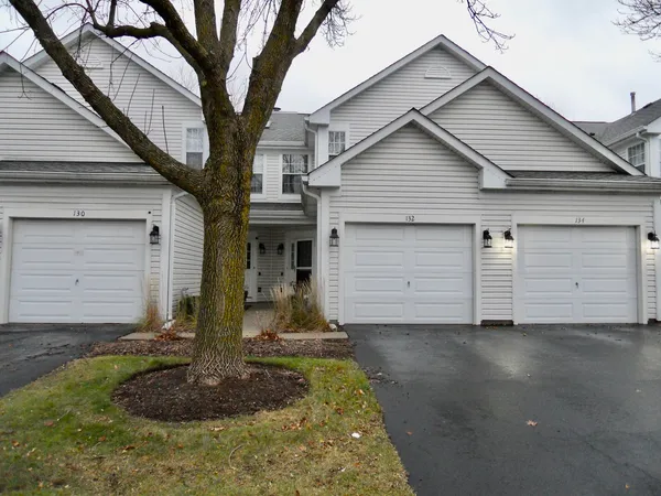 $1,750 | 132 Harvest Gate, Lake In The Hills, IL 60156