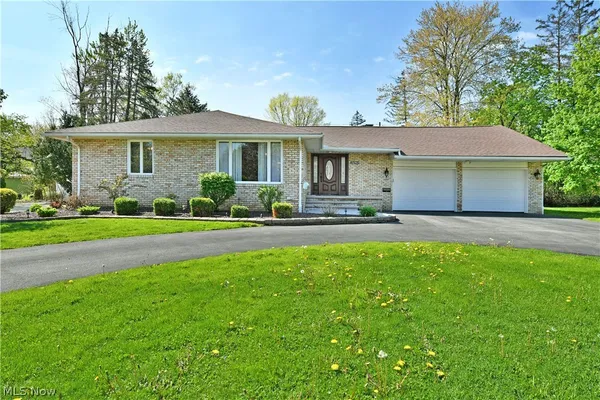 $289,000 | 3210 Halsey Drive Northeast, Warren, OH 44483