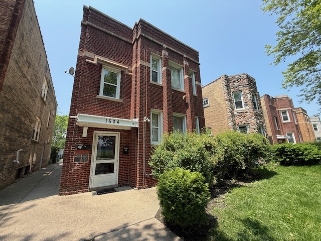 1504 Pitner Avenue Evanston, IL 60201 - Photo 2 of 27