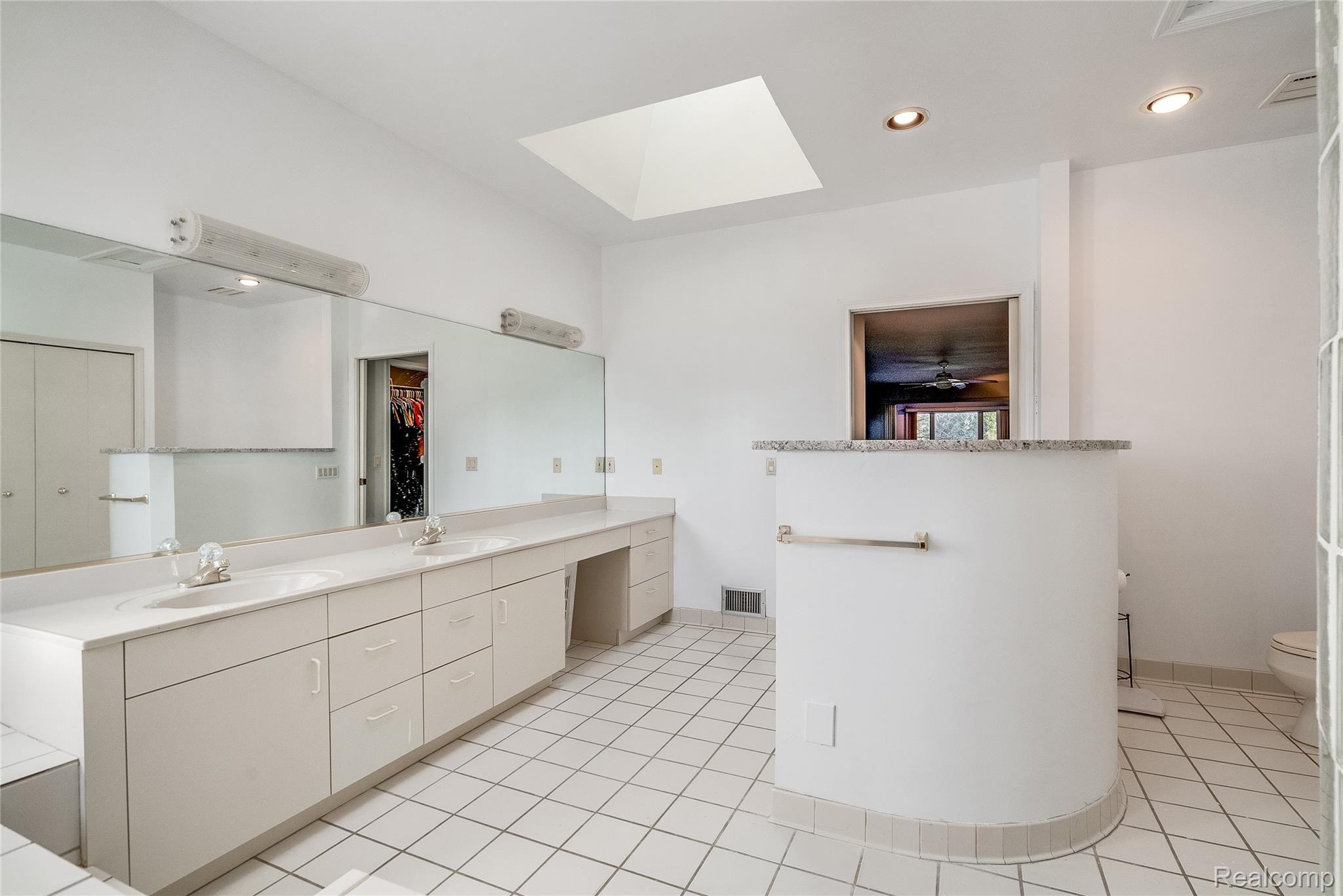 538 Oakbridge Drive Rochester, MI 48306 - Photo 30 of 54 21.jpg