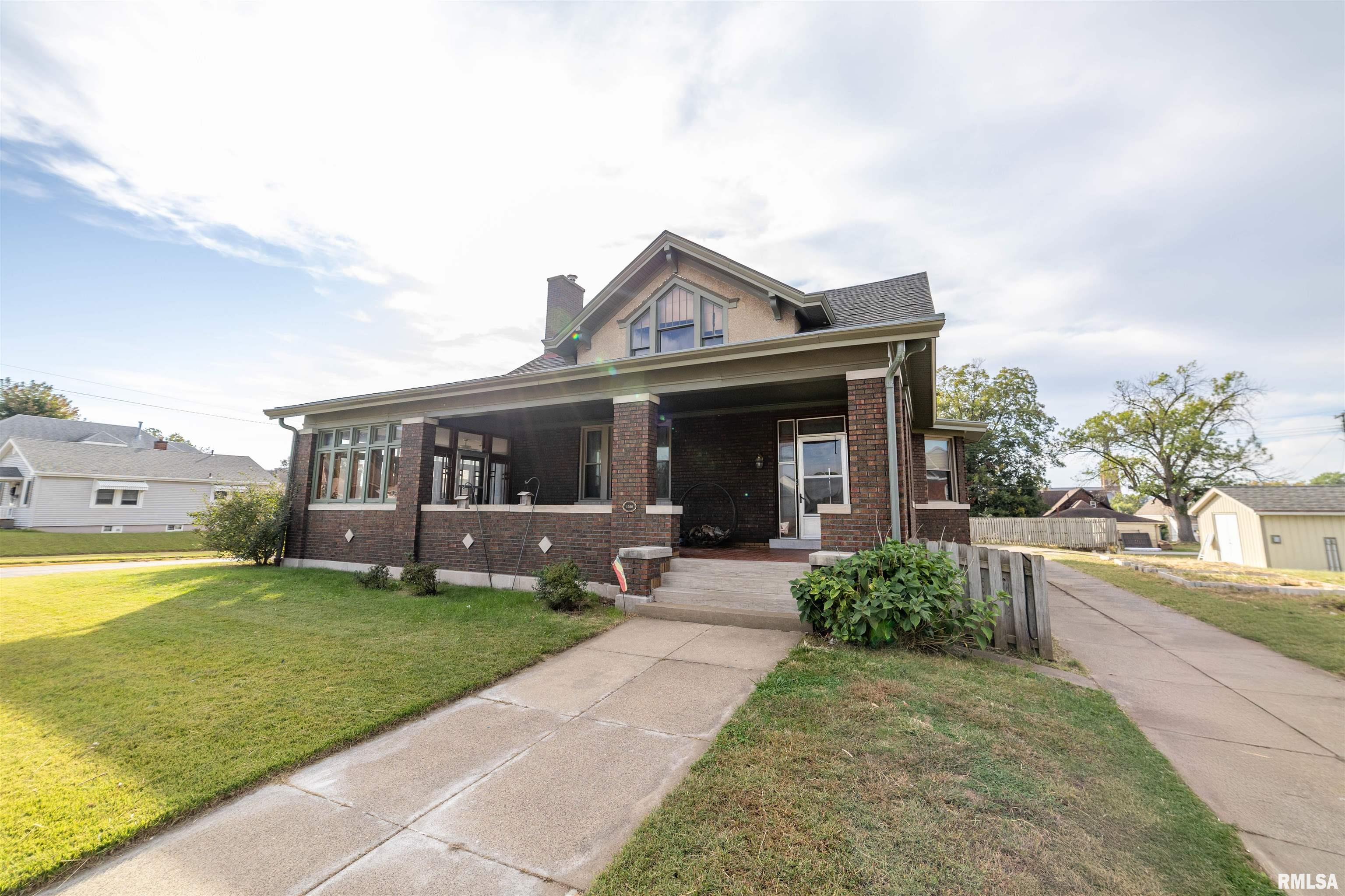 1728 Chestnut Street Quincy, IL 62301 - Photo 1 of 30