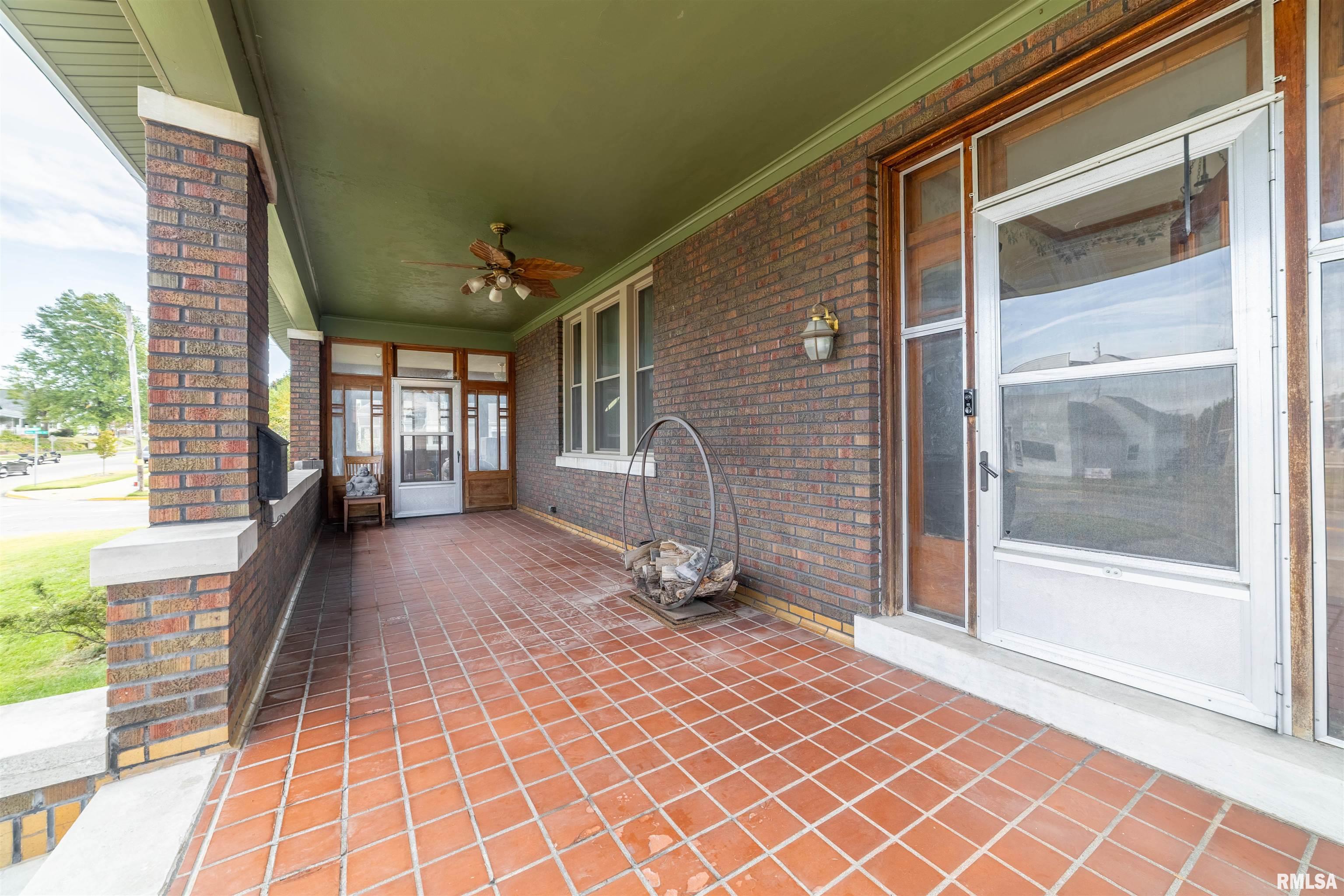 1728 Chestnut Street Quincy, IL 62301 - Photo 2 of 30