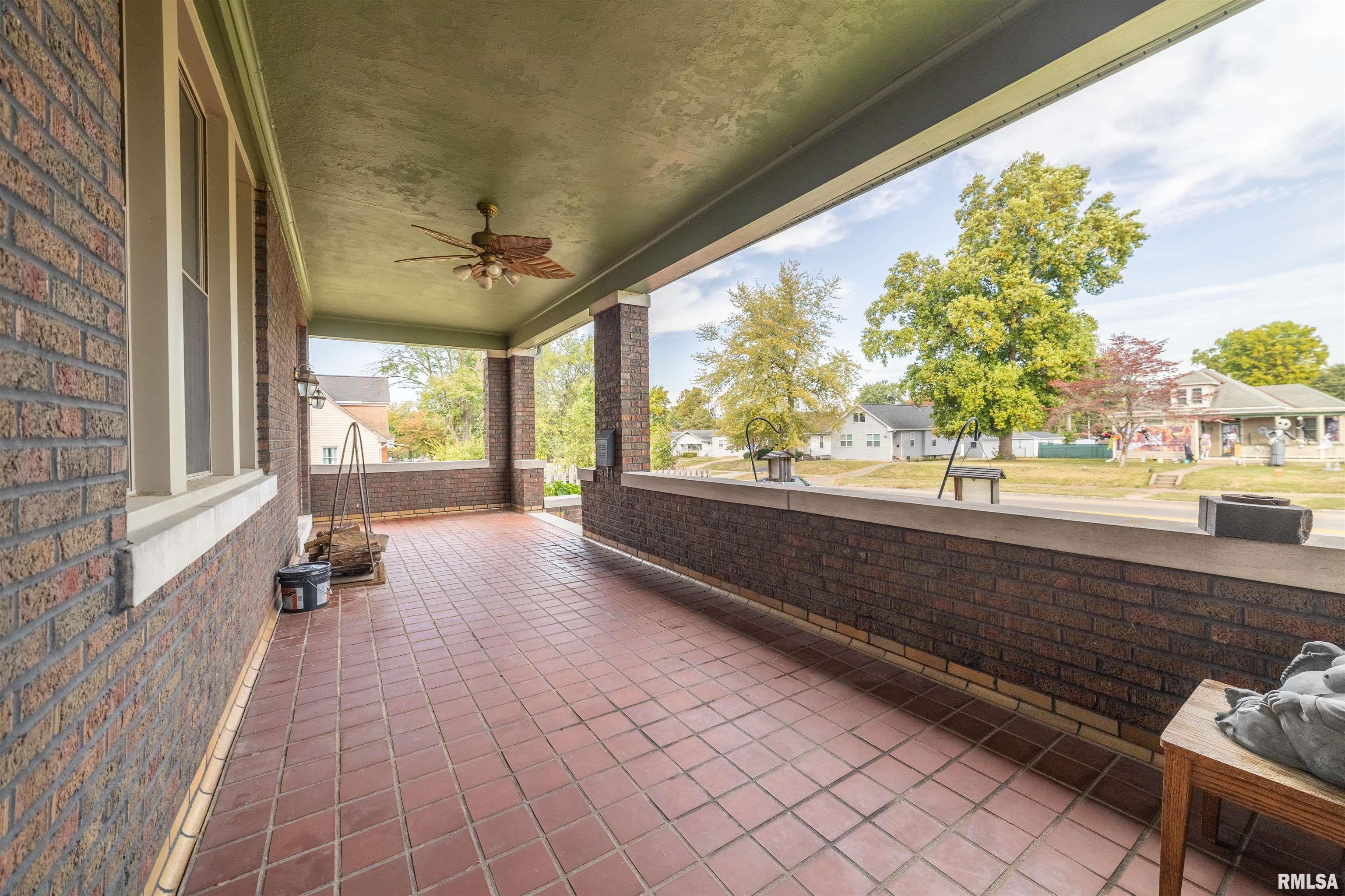 1728 Chestnut Street Quincy, IL 62301 - Photo 3 of 30