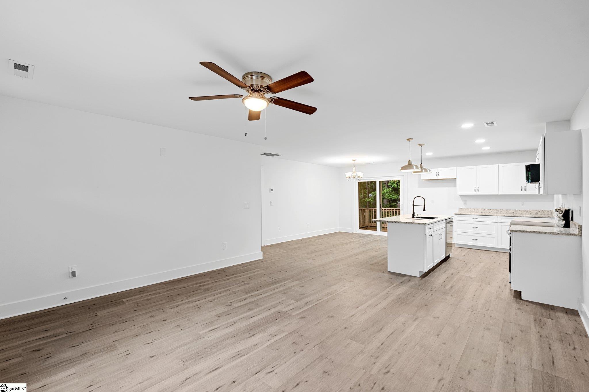 200 Hillbrook Road Taylors, SC 29687 - Photo 3 of 37