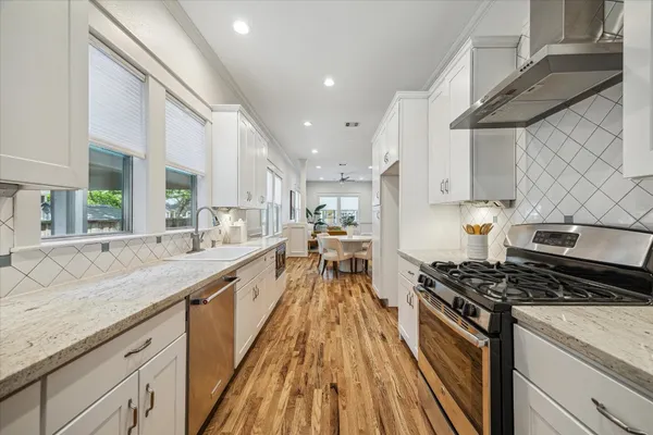 $525,000 | 1833 Tabor Street, Houston, TX 77009