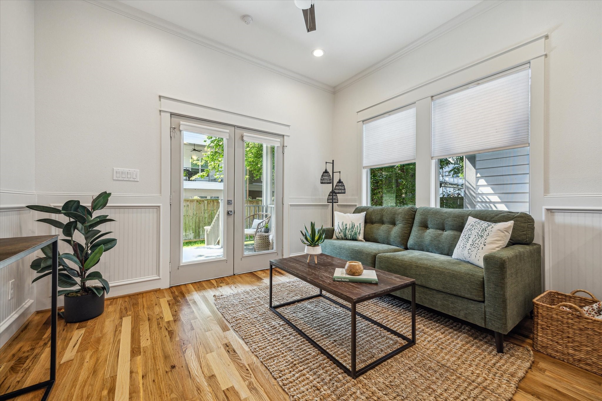 1833 Tabor Street Houston, TX 77009 - Photo 14 of 28 This inviting family room features double doors that open to the backyard - perfect for easy access to outdoor dining, entertaining or play.