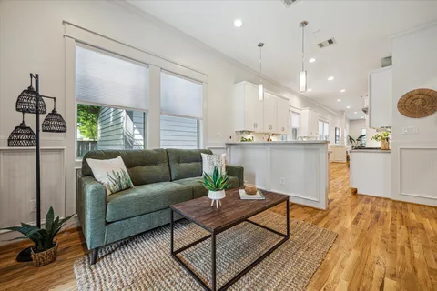 $525,000 | 1833 Tabor Street, Houston, TX 77009