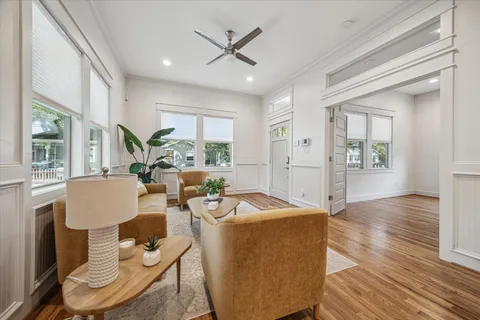 $525,000 | 1833 Tabor Street, Houston, TX 77009