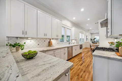 $525,000 | 1833 Tabor Street, Houston, TX 77009