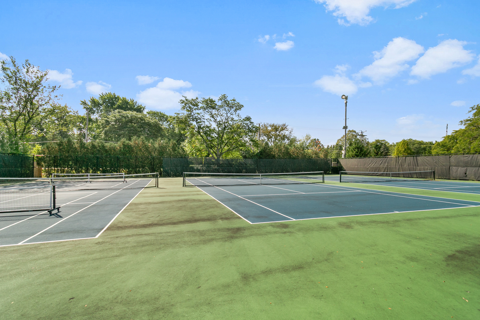 185 Cold Spring Road Barrington, IL 60010 - Photo 36 of 40 a view of a basketball court