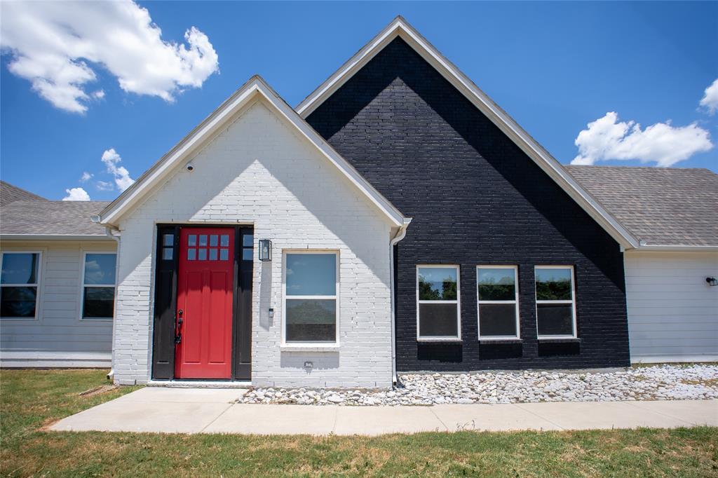 311 Dobbs Trail Springtown, TX 76082 - Photo 2 of 33 a front view of a house with yard