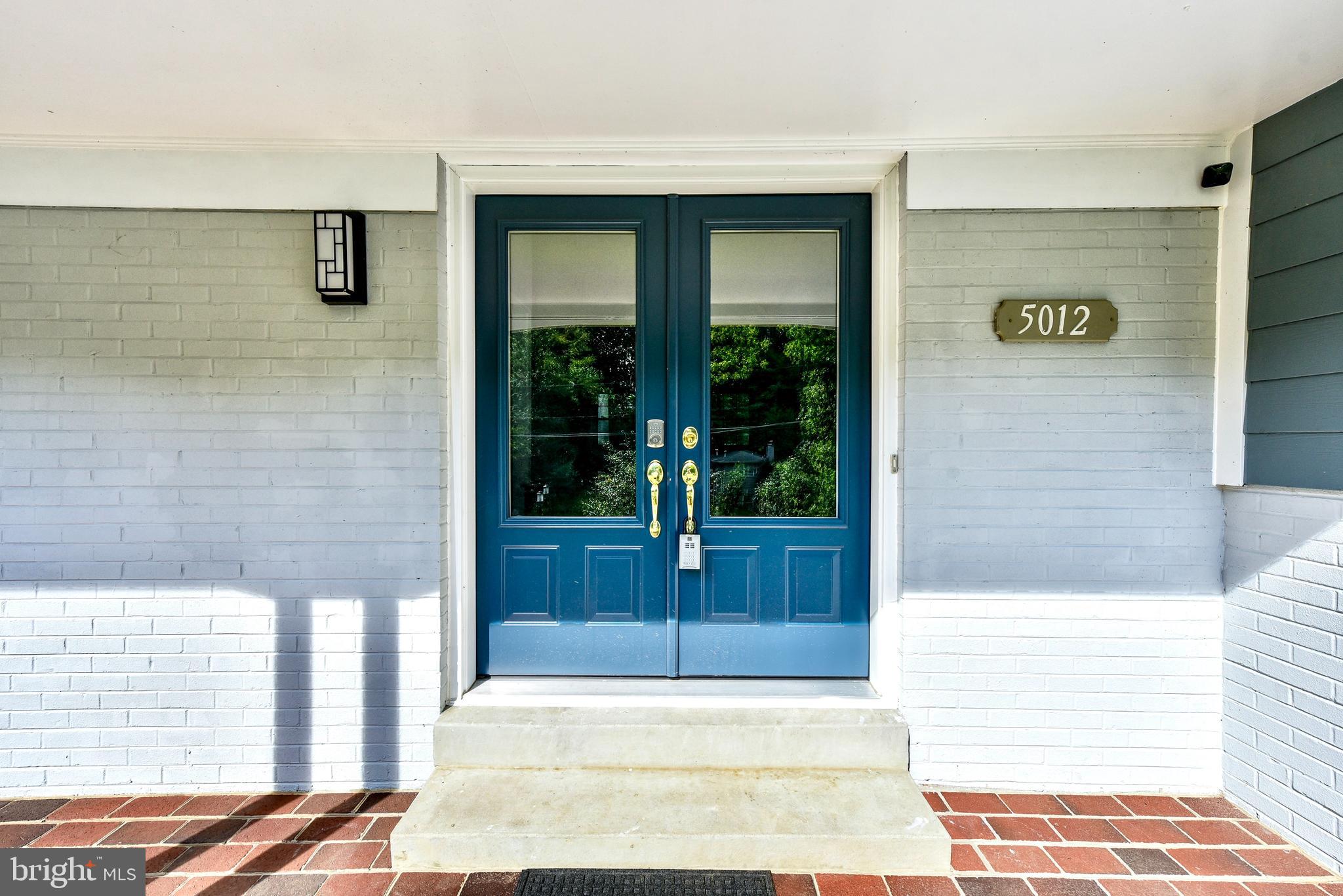 5012 Dodson Drive Annandale, VA 22003 - Photo 7 of 44 a bathroom with a shower