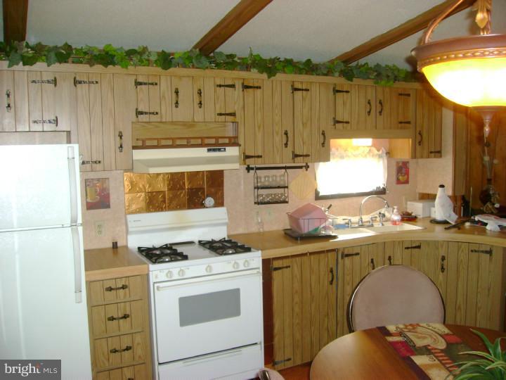 40 Keystone Road Reading, PA 19606 - Photo 6 of 10 Kitchen