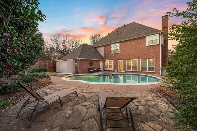 a view of a house with backyard and sitting area