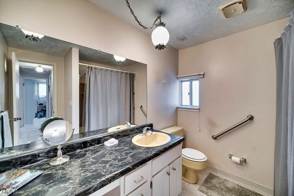 6046 Collins Road Mentor, OH 44060 - Photo 22 of 31 Full Bathroom