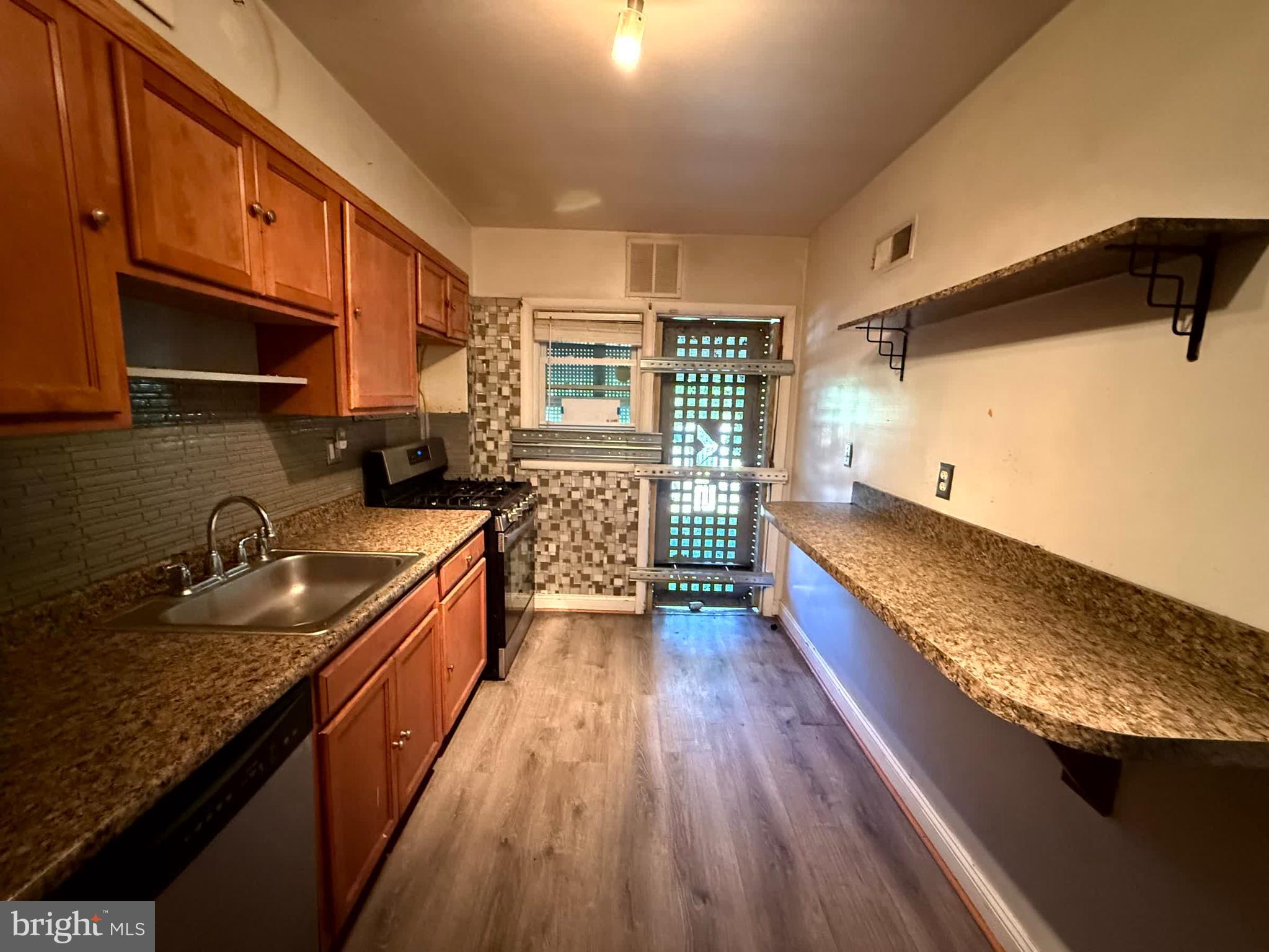 6142 Dunroming Road Baltimore, MD 21239 - Photo 9 of 22