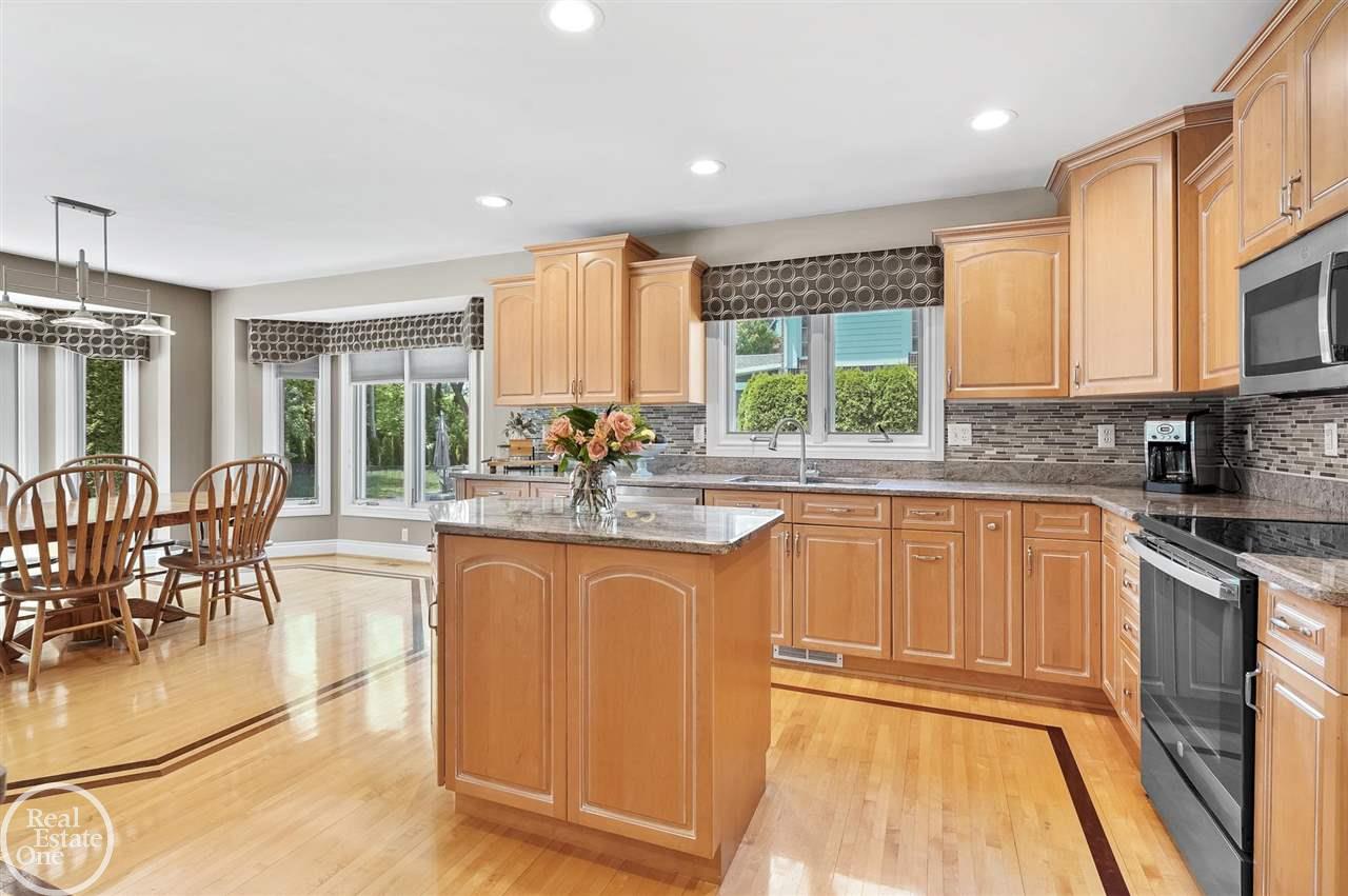 49446 Compass Point Drive Chesterfield, MI 48047 - Photo 6 of 50
