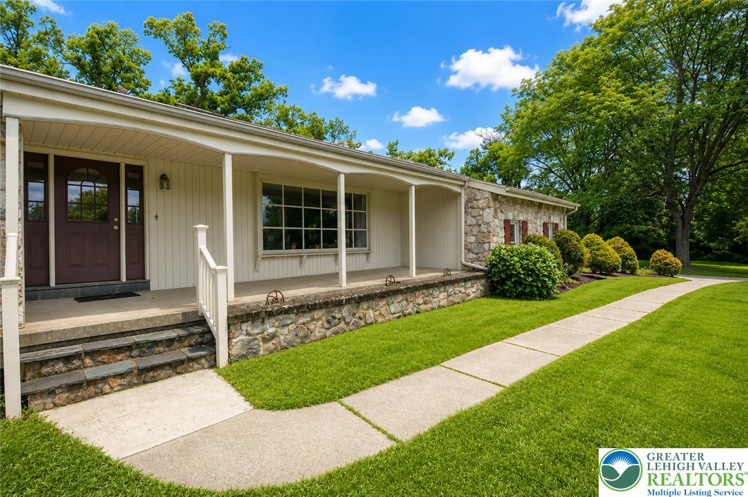 1000 Wedgewood Road Bethlehem, PA 18017 - Photo 18 of 40 Covered porch