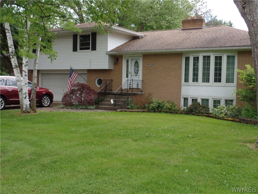 This is the home to roam around in. This 2600sqft
