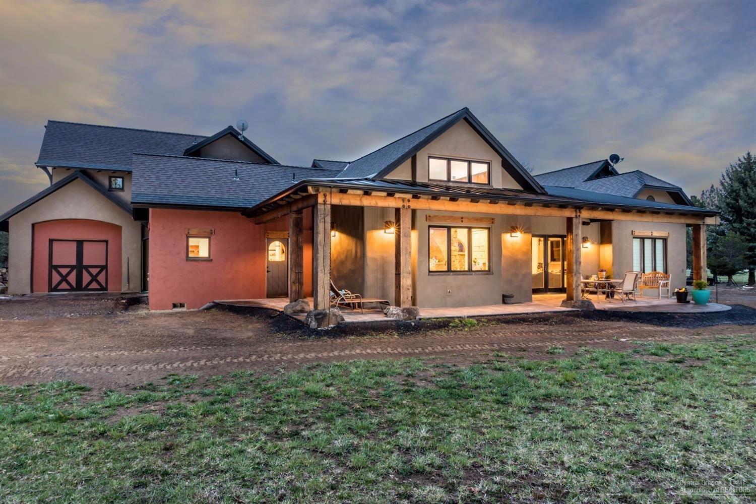 19085 Pinehurst Road Bend, OR 97703 - Photo 16 of 22 True stucco, crafted and finished on sit