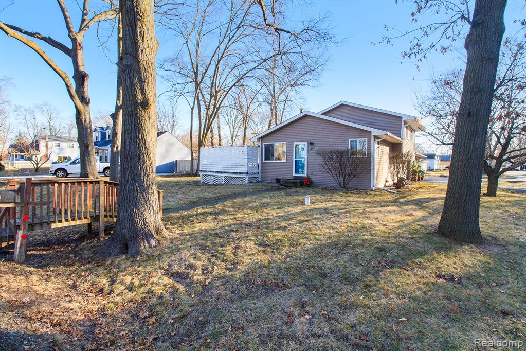 1700 Ladd Road Wolverine Lake, MI 48390 - Photo 21 of 29