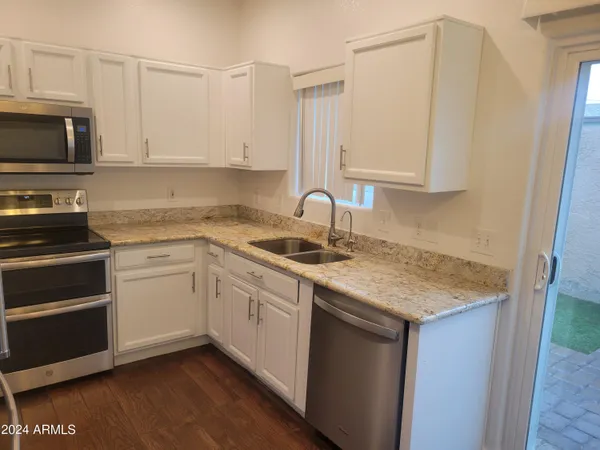 $1,350 | 17201 North 16th Drive, Unit 1, Phoenix, AZ 85023