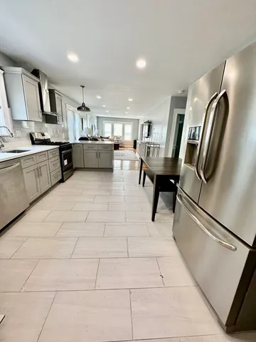 $2,600 | 16 Colonial Avenue, Unit 1, Newton, MA 02460